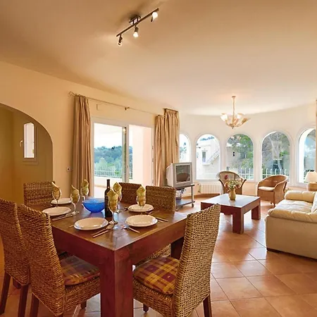 Guzman - Estefania Willa *